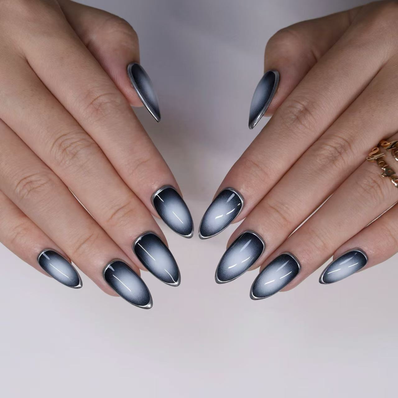 Noir Halo