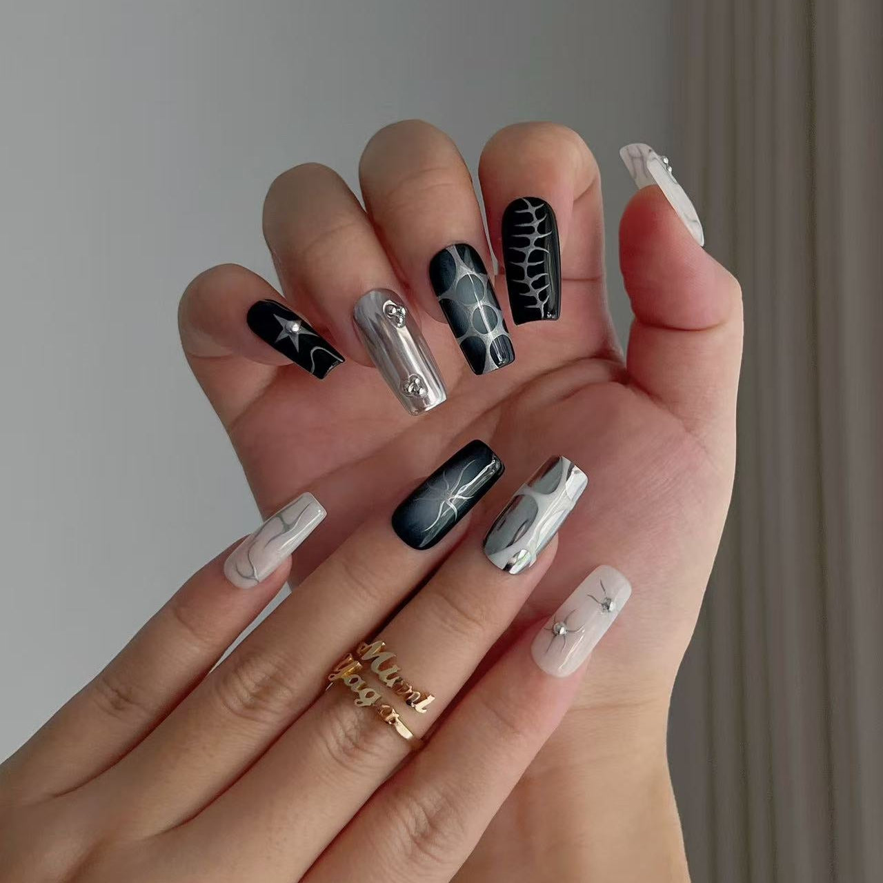 Noir Lattice