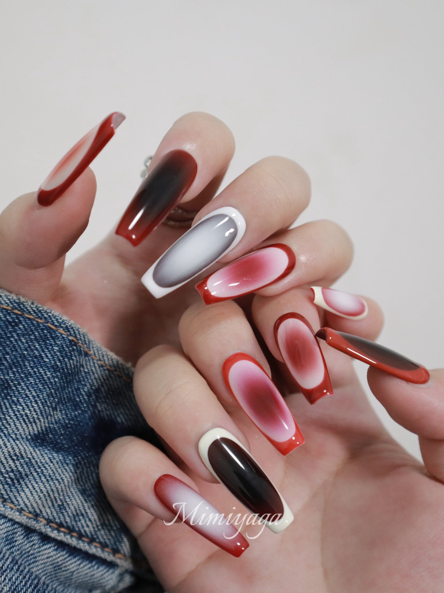 Chic Red & Black Gradient Art