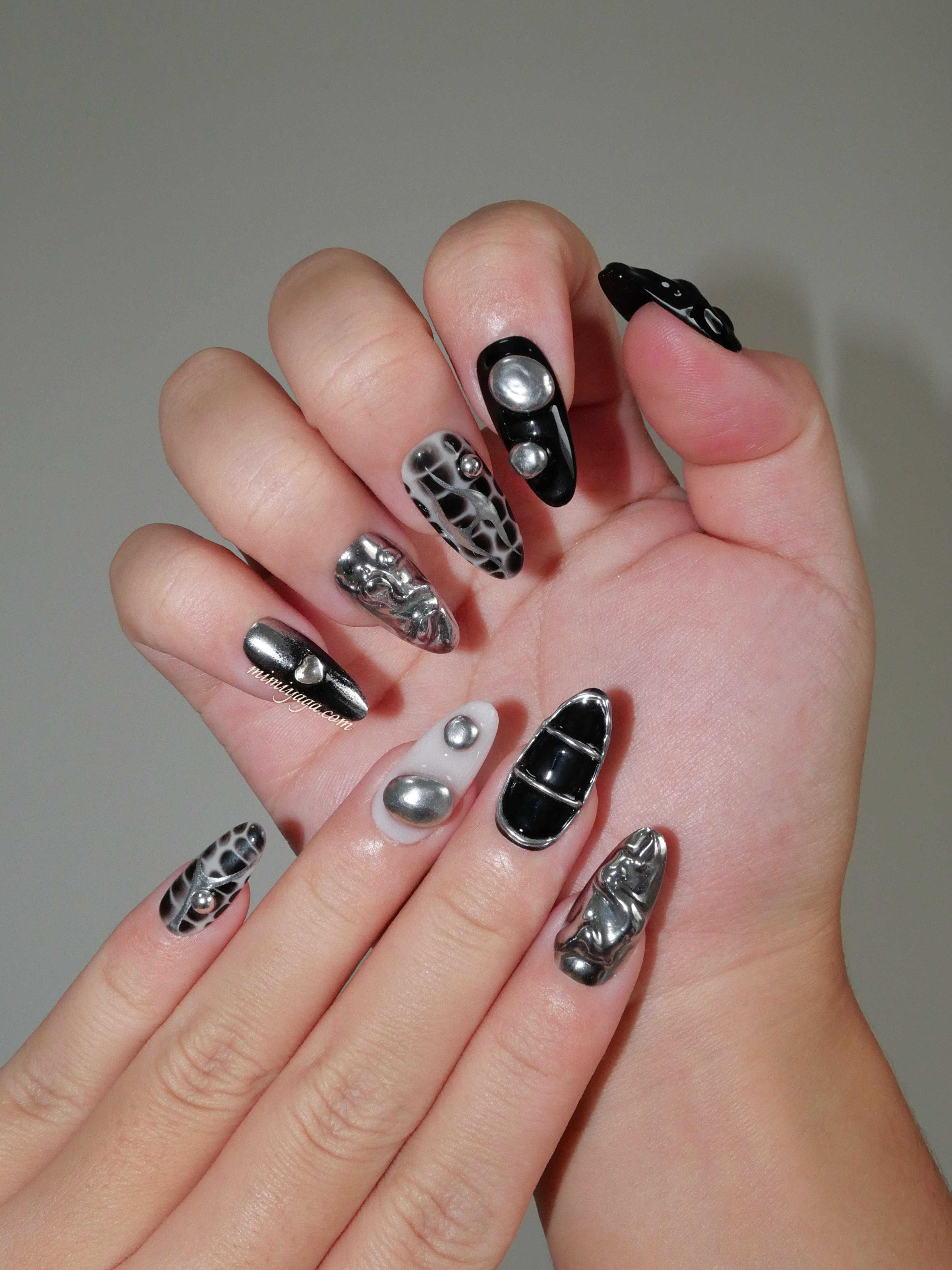 Monochrome Chaos