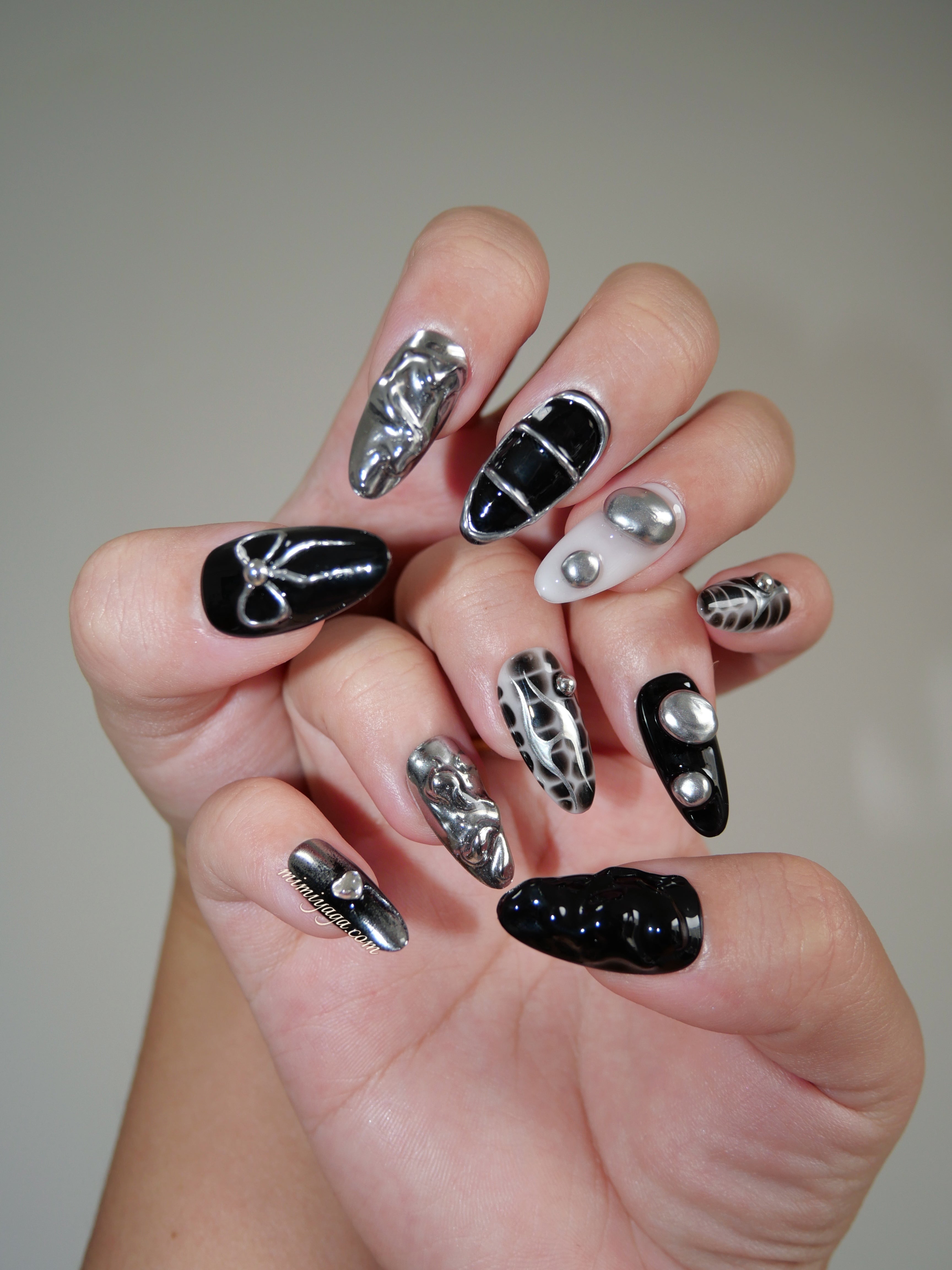 Monochrome Chaos