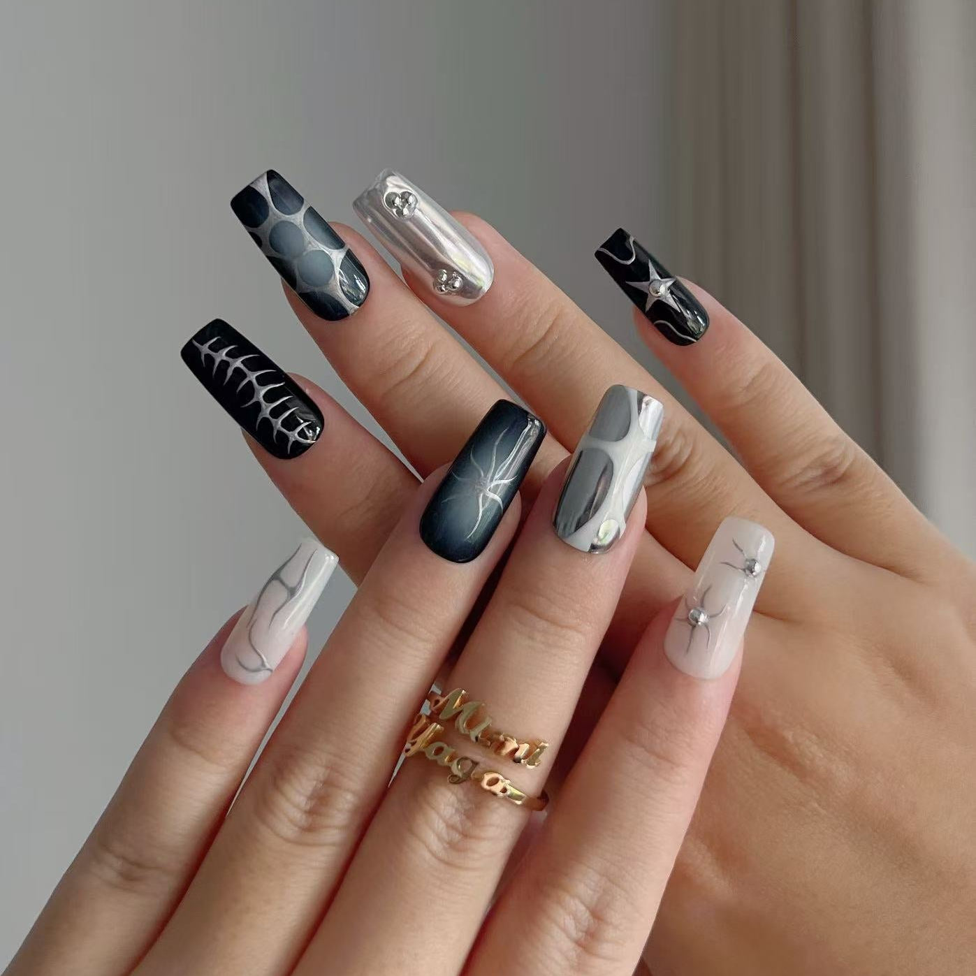 Noir Lattice