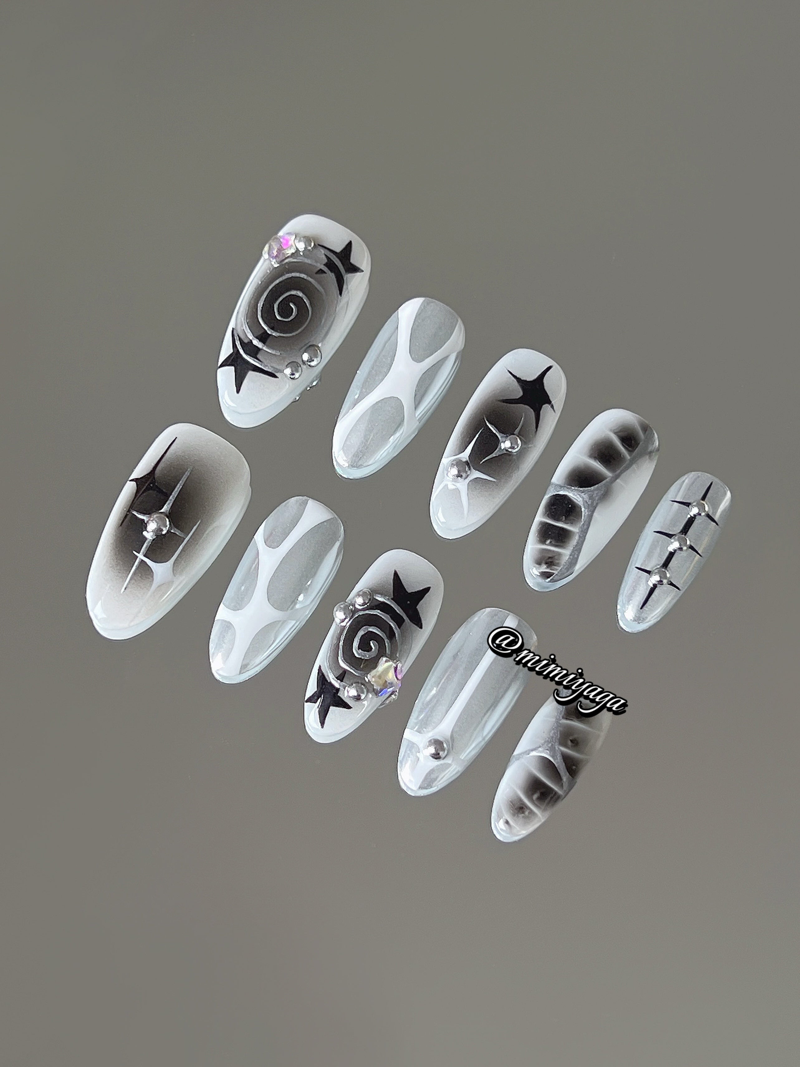 Monochrome Orbit